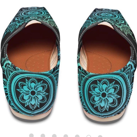 Yes we Vibe TURQUOISE MANDALA slip on shoe sz. 6 - Picture 6 of 6